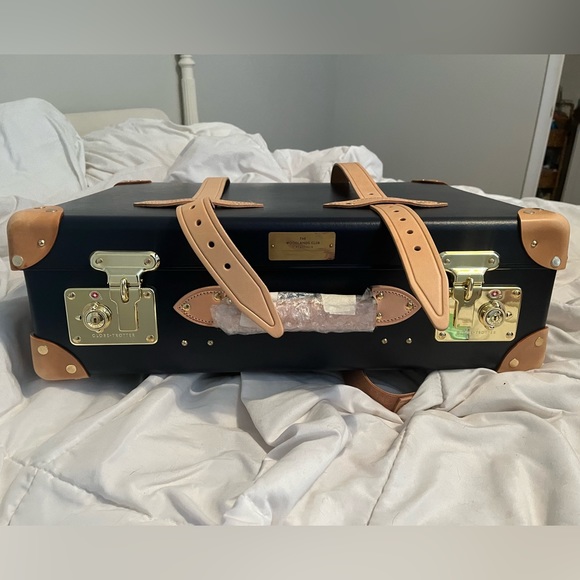 Brand NEW never used Globetrotter Suitcase custom collector edition from London. - Picture 3 of 5